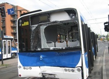 Zderzenie tramwaju z autobusem