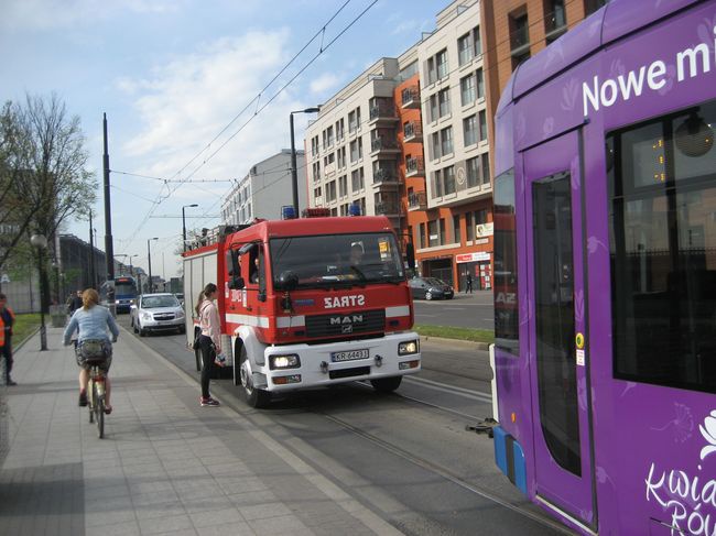 Zderzenie tramwaju z autobusem