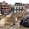 Nepal: Szabrownicy na gruzach