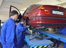 Zajęcia praktyczne z mechaniki pojazdowej 