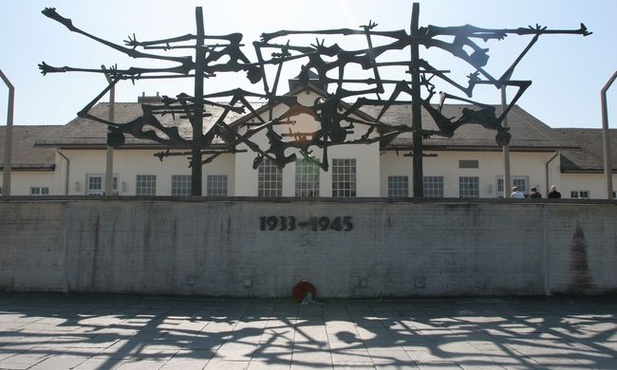 Pomnik ofriar w Dachau