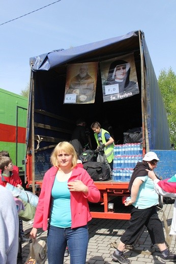 Pakowanie bagaży pieszych pielgrzymów