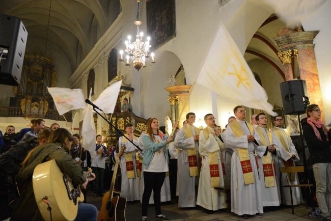 Wielkanocne czuwanie młodzieży