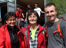 Od lewej: Ewa  Bielska-Białej oraz Anna i Piotr z Milowki