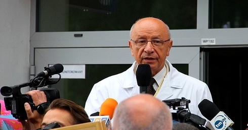 Prokuratura umorzyła sprawę prof. Chazana