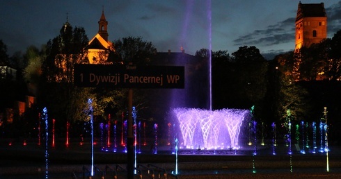 Ruszyła gra światła i wody na Podzamczu