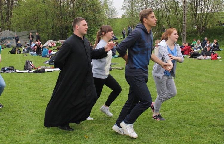 Tańce na boisku w Wysokiej AD 2015