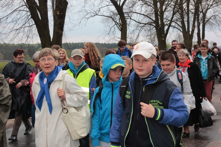 Pielgrzymka z Roszkowej Woli do Żdżar