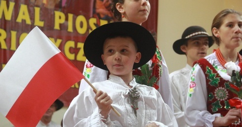 Przegląd bardzo biało-czerwony