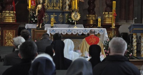 Siostry i bracia zakonni w Skrzatuszu