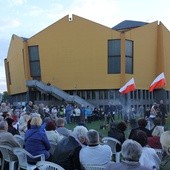Spotkanie w parafii św. Stanisława Kostki odbyło się w sobotni wieczór, w Dzień Flagi RP
