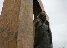 Sąd: Rozebrać pomnik Jana Pawła II!