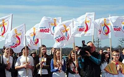 W kulminacyjnych wydarzeniach ŚDM uczestniczyć może nawet  2,5 miliona ludzi Na dole: – Największym wyzwaniem jest dziś to, by rodziny przyjęły pod swój dach ludzi z całego świata – opowiada  Dorota Abdelmoula 
