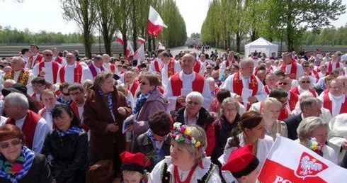 Pielgrzymka polskiego duchowieństwa do Dachau