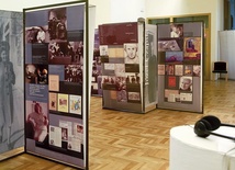Wystawa prezentująca sylwetki sześciu jeńców wojennych przyjechała do Zgorzelca z muzeum w Opolu. Można ją zwiedzać bezpłatnie