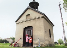  Kapliczka na Buzowicach w Rybniku-Niewiadomiu