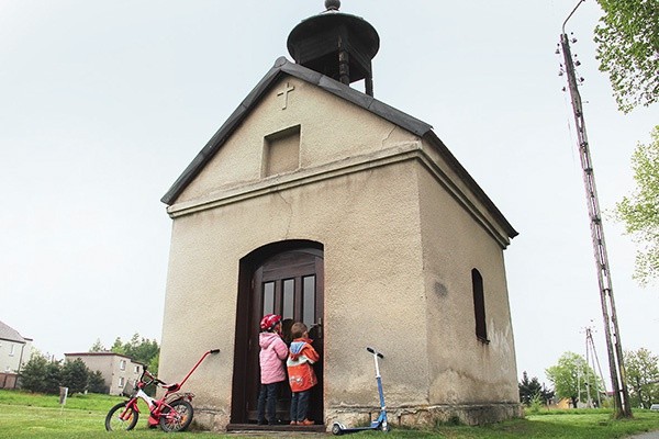  Kapliczka na Buzowicach w Rybniku-Niewiadomiu