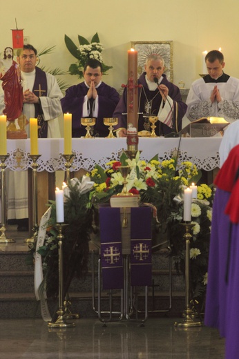 Spoczął wśród swoich