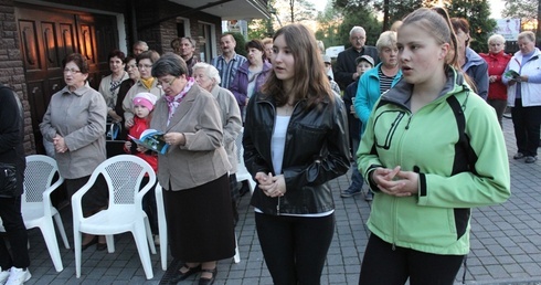 Na hałcnowskich majówkach nie brakuje przedstawicieli wszystkich pokoleń