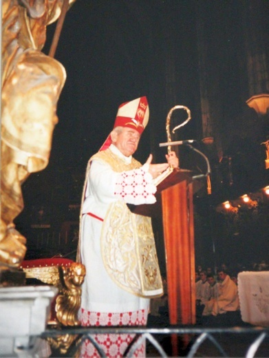 Śp. bp Józef Pazdur w obiektywie Gościa Wrocławskiego