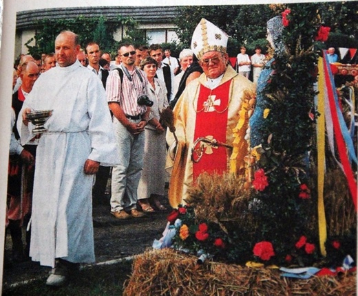 Śp. bp Józef Pazdur w obiektywie Gościa Wrocławskiego