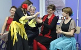 Katarzyna Dziurdzik, nauczycielka tańca flamenco podczas zajęć z uczestniczkami warsztatów dla kobiet