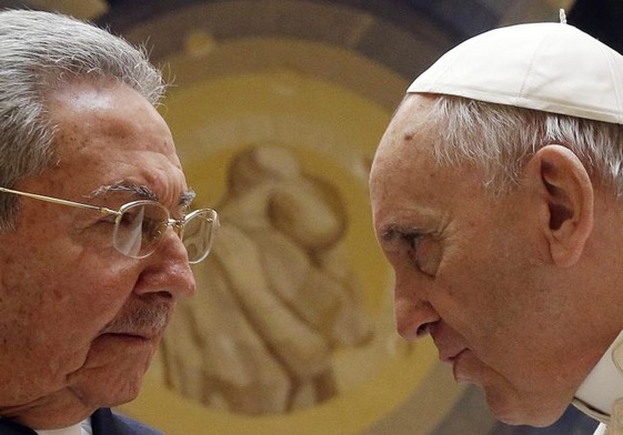 Papież rozmawiał z Raulem Castro