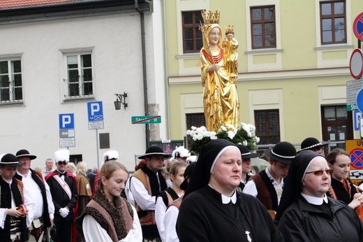 Procesja ku czci św. Stanisława z Wawelu na Skałkę - cz. 1