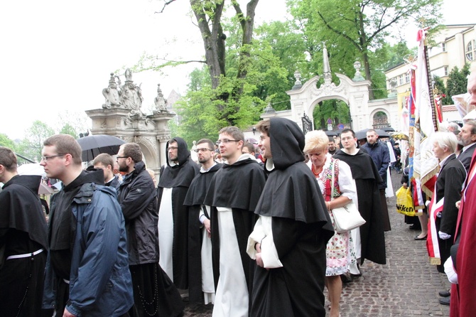 Procesja ku czci św. Stanisława z Wawelu na Skałkę - cz. 1