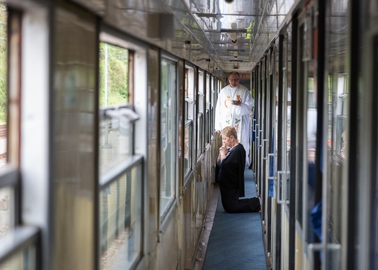 Ziemia się trzęsie, czyli Msza w kuszetce