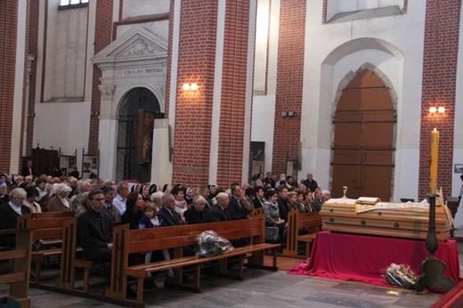 Wrocław żegna bp. Józefa Pazdura