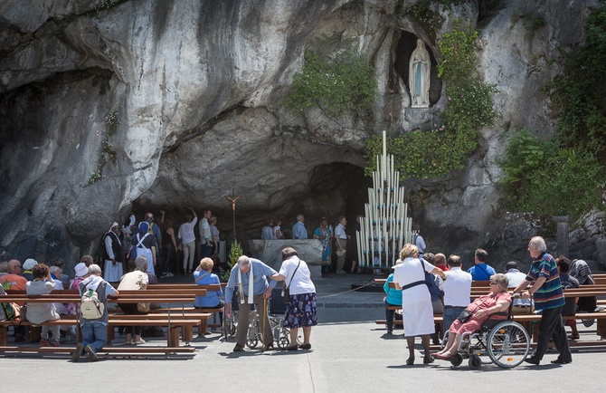 Pielgrzymi są już w Lourdes