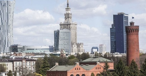 Syreny ostrzegły Warszawę