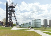 Muzeum Śląskie zbudowano  na terenie byłej kopalni „Katowice”. Ekspozycje  i galerie są umieszczone  pod powierzchnią ziemi