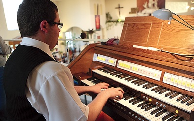  Praca organistów nie należy do łatwych. Większość pracuje w parafiach przez 6–7 dni w tygodniu