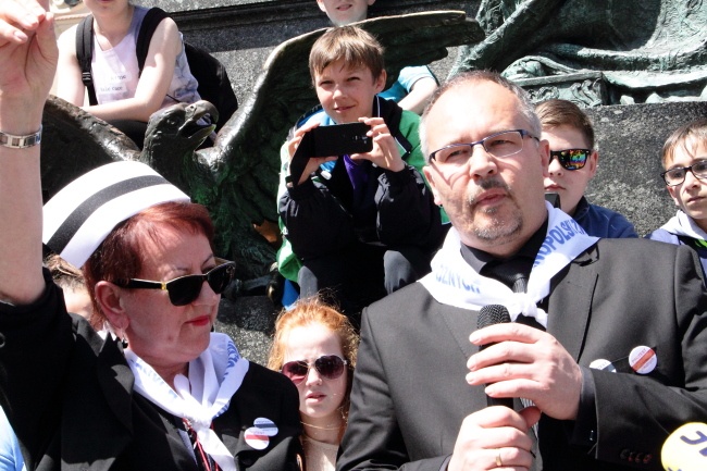 Protest pielęgniarek i położnych na Rynku Głównym