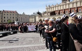 Protest pielęgniarek i położnych na Rynku Głównym