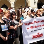 Protest pielęgniarek i położnych na Rynku Głównym