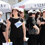 Protest pielęgniarek i położnych na Rynku Głównym