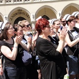 Protest pielęgniarek i położnych na Rynku Głównym