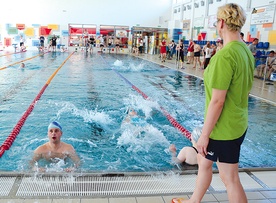  Zawody pływackie w Strzelcach Opolskich zakończył bieg sztafetowy
