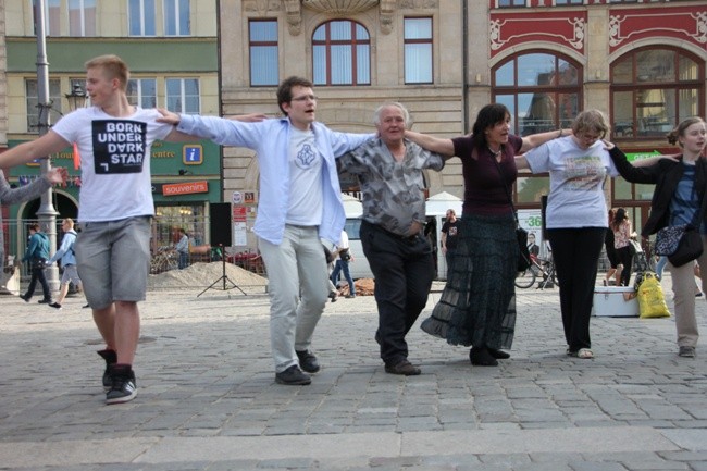 Tańcem chwalmy Go... na rynku!