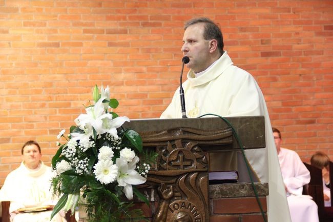 Koronacja figury MB Fatimskiej w parafii św. Wojciecha