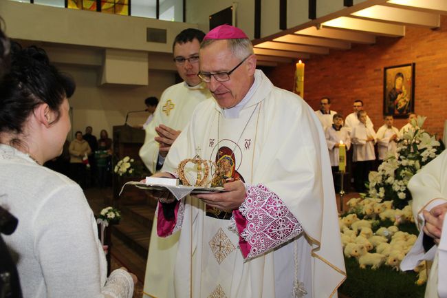 Koronacja figury MB Fatimskiej w parafii św. Wojciecha