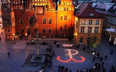 Wrocławski rynek zapłonął patriotyzmem