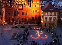 Wrocławski rynek zapłonął patriotyzmem