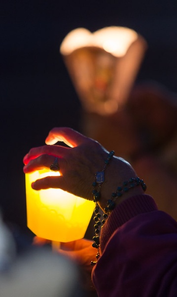 Lourdes, procesja różańcowa