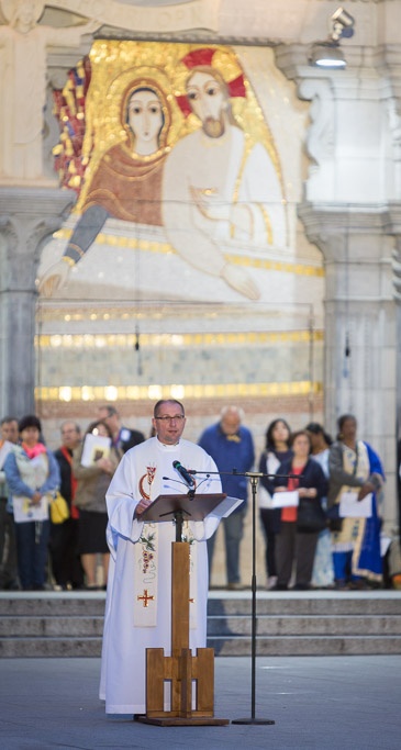 Lourdes, procesja różańcowa