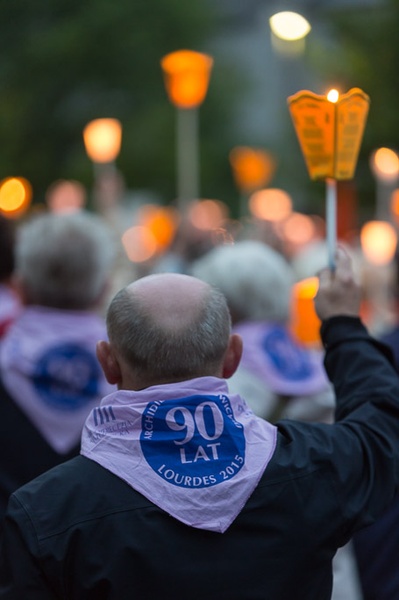 Lourdes, procesja różańcowa