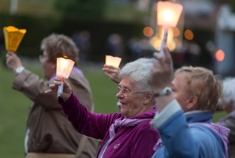 Lourdes, procesja różańcowa